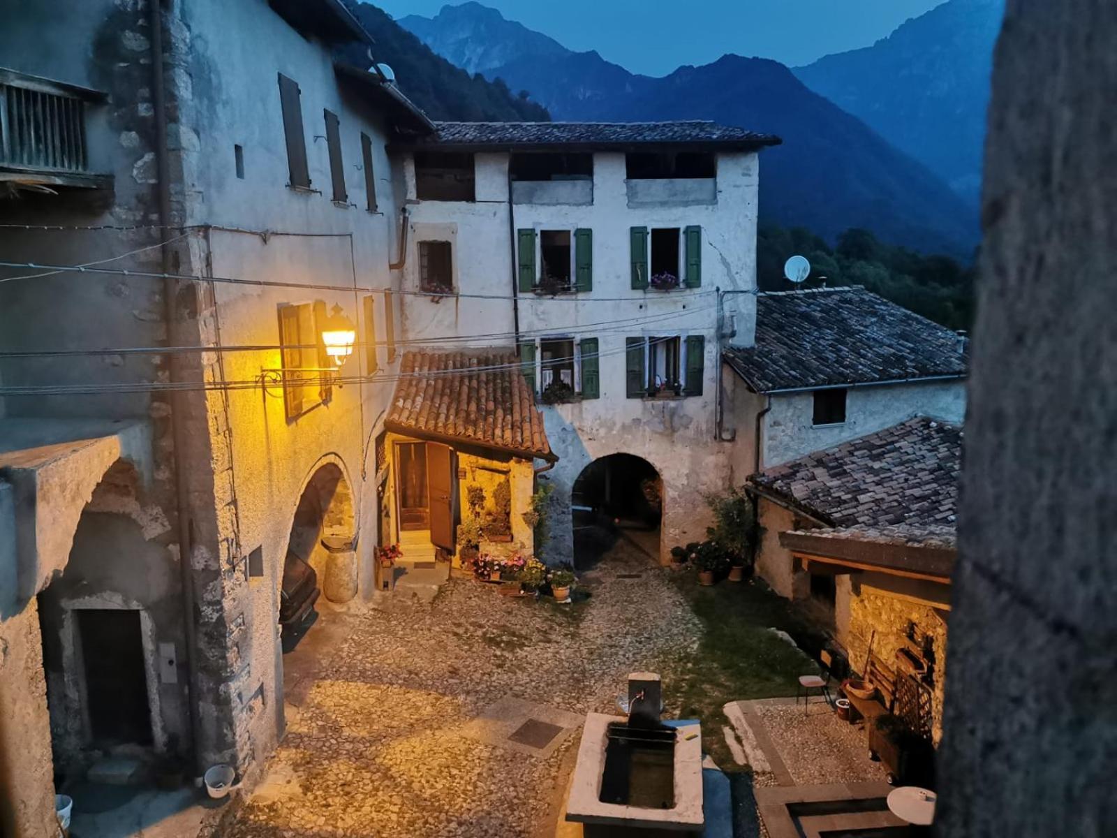 A Casa Di Gianni E Mari Bed & Breakfast Vestone Exterior foto
