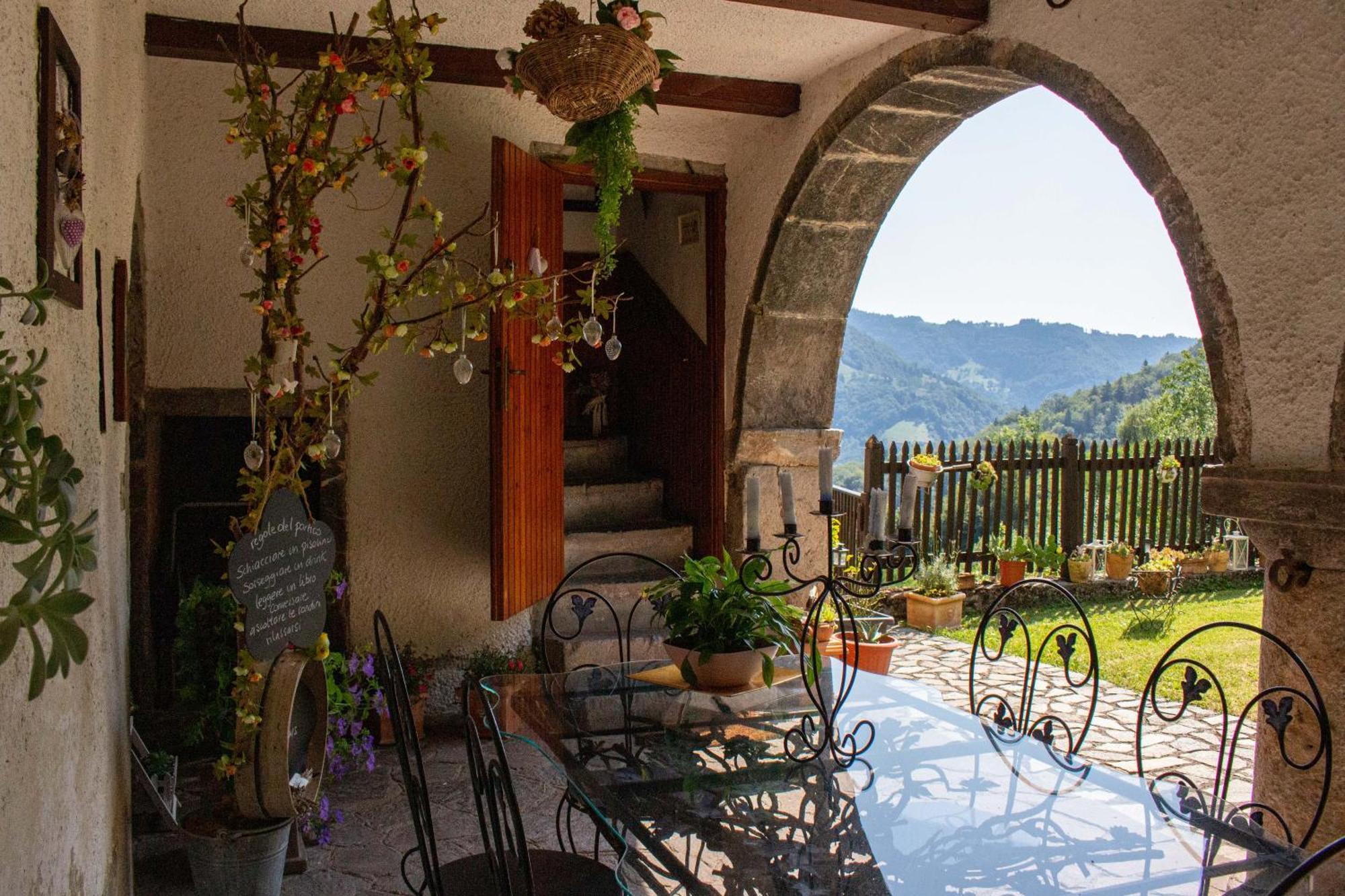 A Casa Di Gianni E Mari Bed & Breakfast Vestone Exterior foto